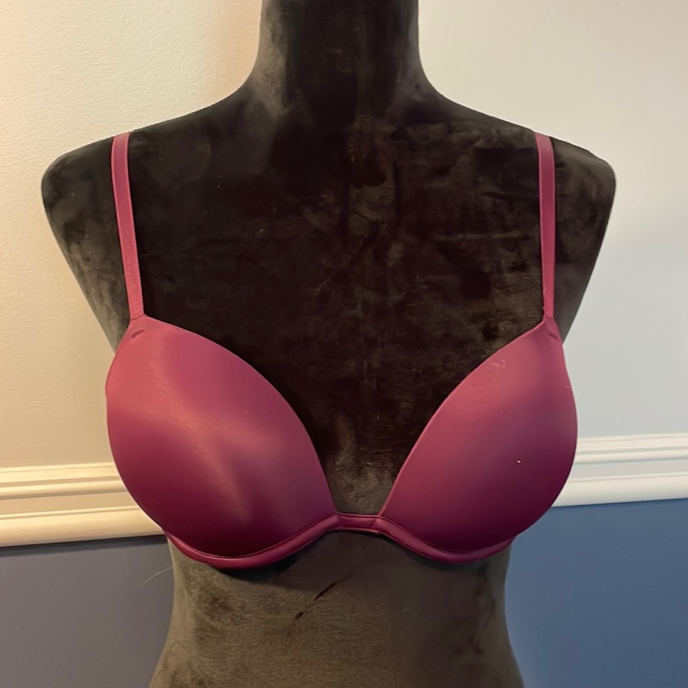 “PINK Victoria’s Secret” adjustable bra